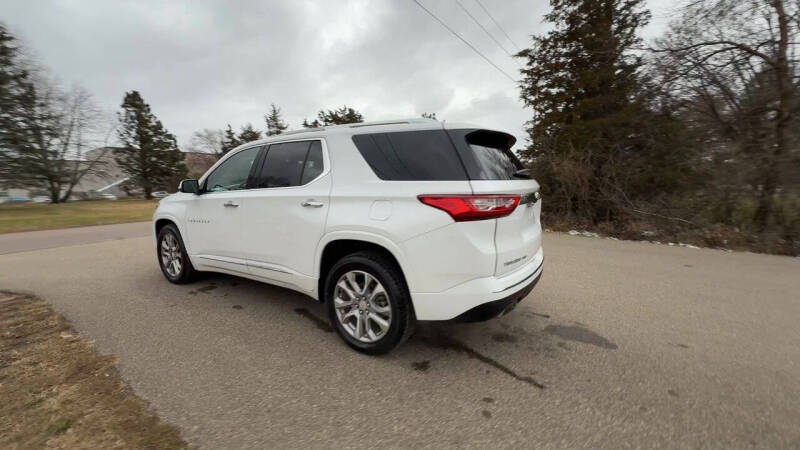 2019 Chevrolet Traverse Premier photo 3