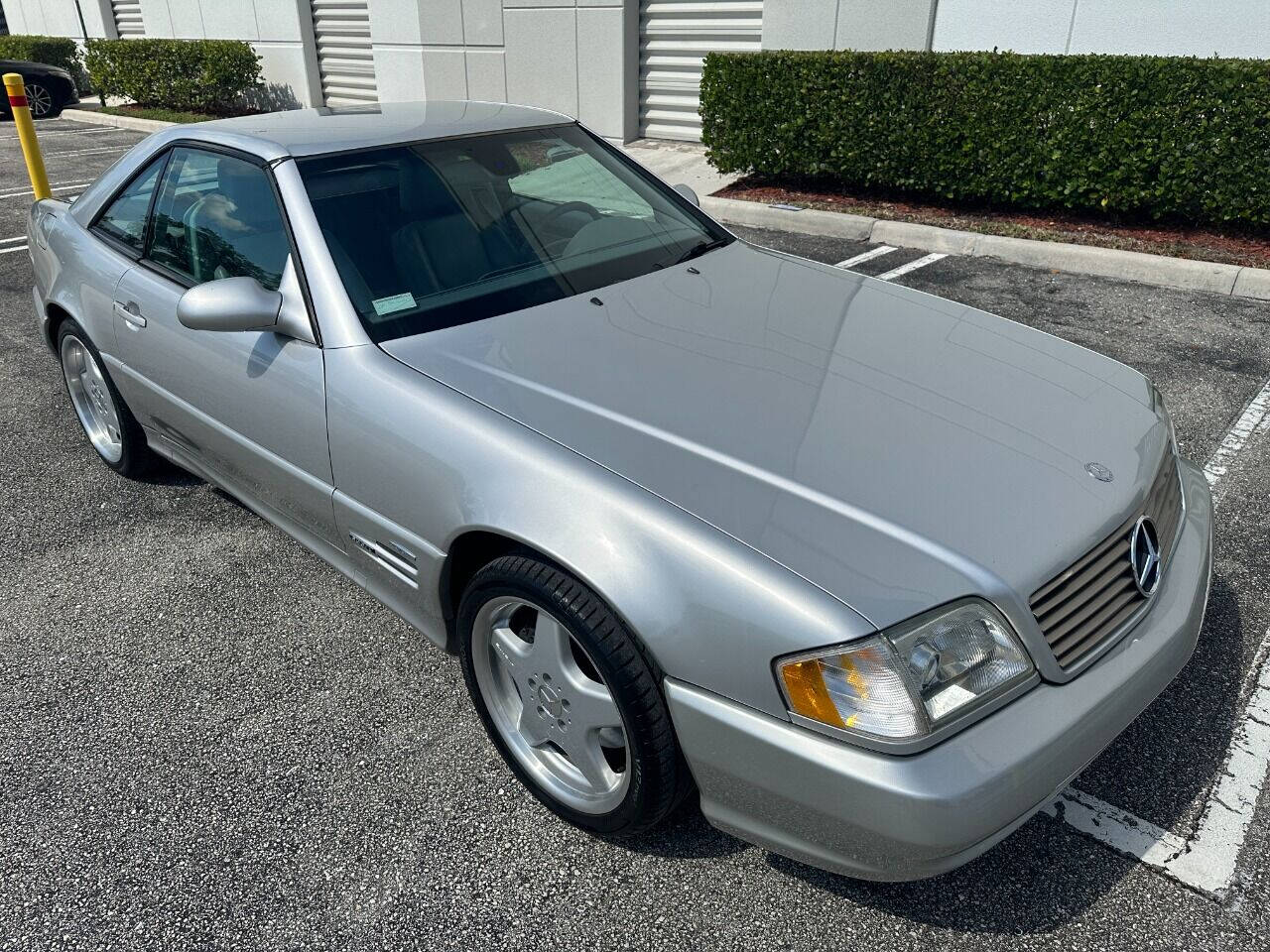 2000 Mercedes-Benz SL-Class  - $15,900
