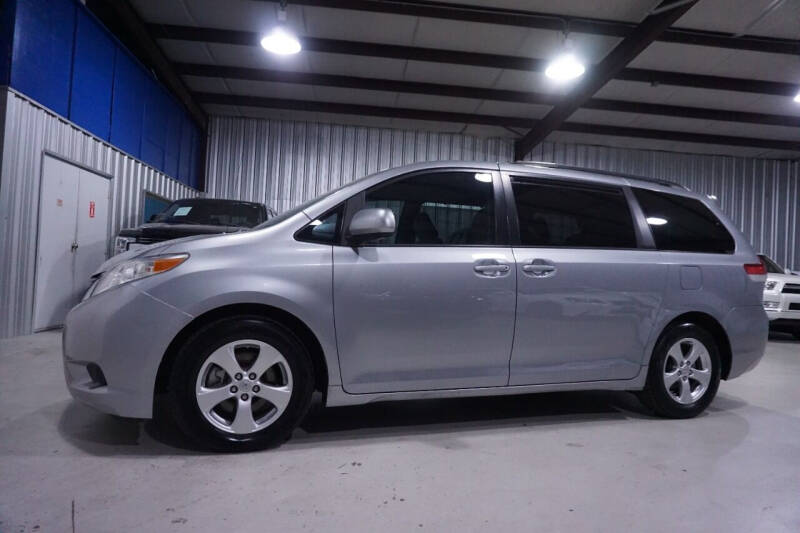 2013 Toyota Sienna LE 8-Passenger