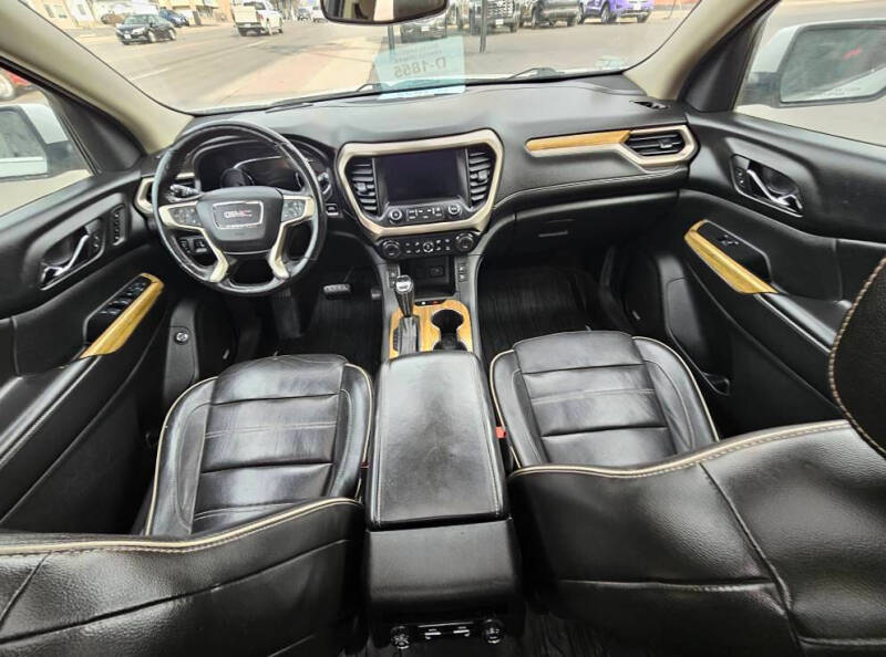 2017 GMC Acadia Denali