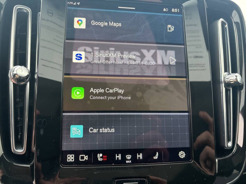 2025 Volvo XC40 B5 Plus Bright Theme