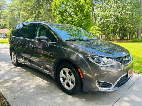 2017 Chrysler Pacifica Touring-L Plus