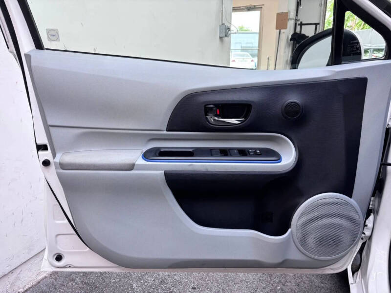 2013 Toyota Prius c