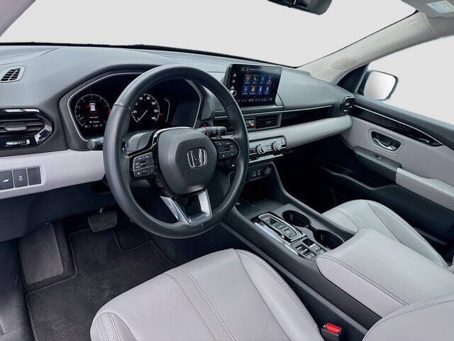 2023 Honda Pilot EX-L w/Rear Captain's Chairs