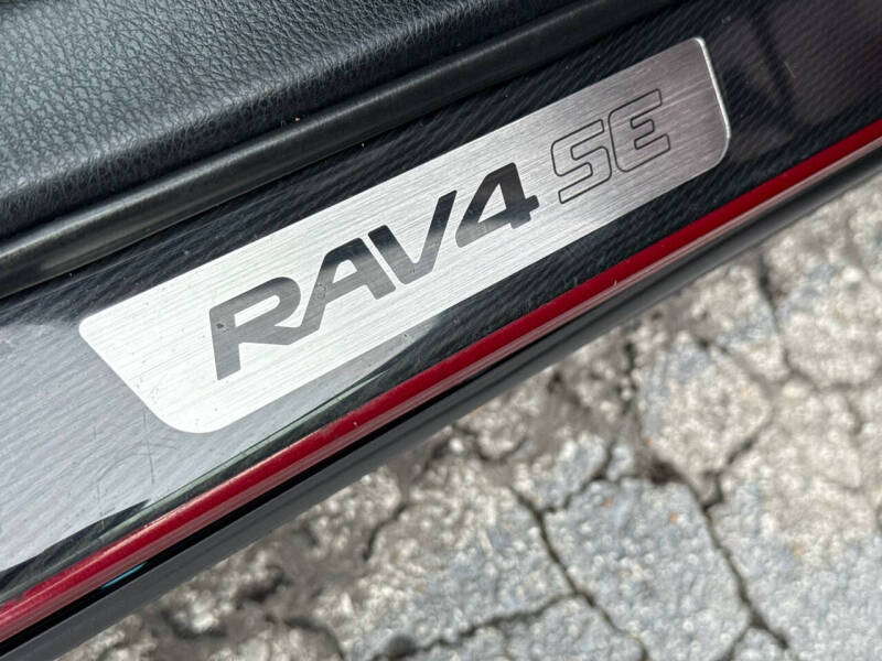 2018 Toyota RAV4 Hybrid SE