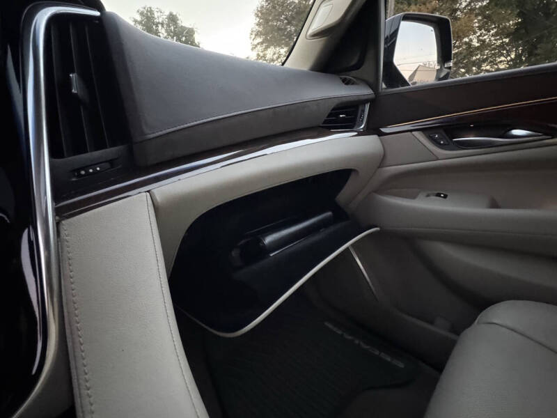 2017 Cadillac Escalade Luxury