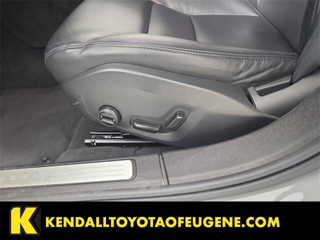 2024 Volvo S60 B5 Core Dark Theme