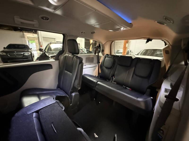 2015 Chrysler Town and Country Touring