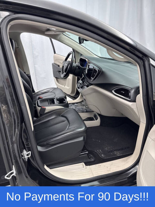 2017 Chrysler Pacifica Touring-L