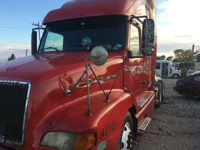 2002 Volvo VNL for sale at HOUSTX AUTO SALES in Houston, TX