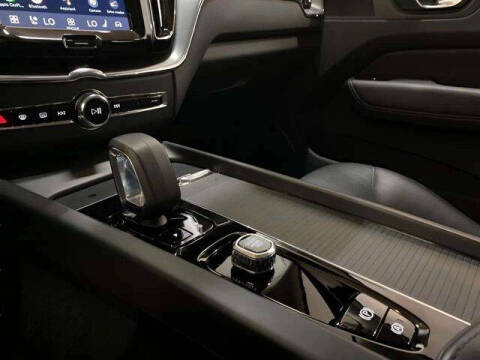 2025 Volvo XC60 B5 Core Dark Theme