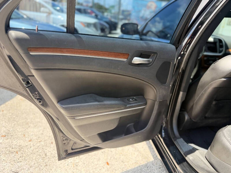 2017 Chrysler 300 C Platinum