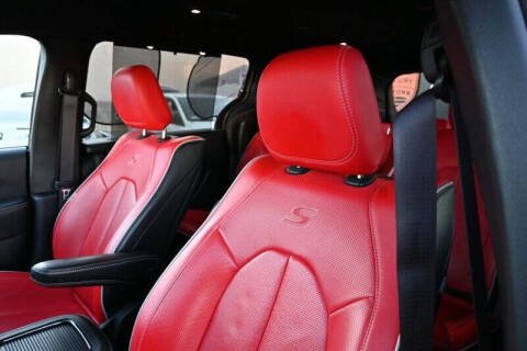 2020 Chrysler Pacifica Hybrid Limited Red S