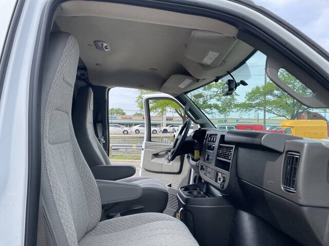 2025 Chevrolet Express 3500