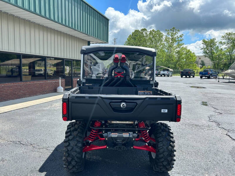2024 Can-Am Defender HD10