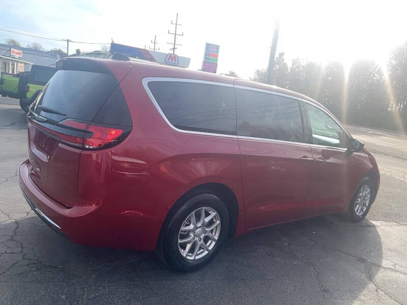 2026 Chrysler Pacifica Select