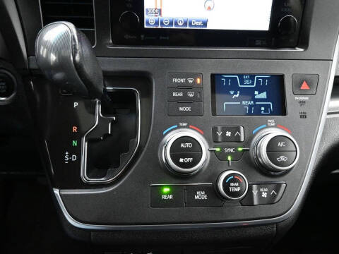 2017 Toyota Sienna SE Premium 8-Passenger