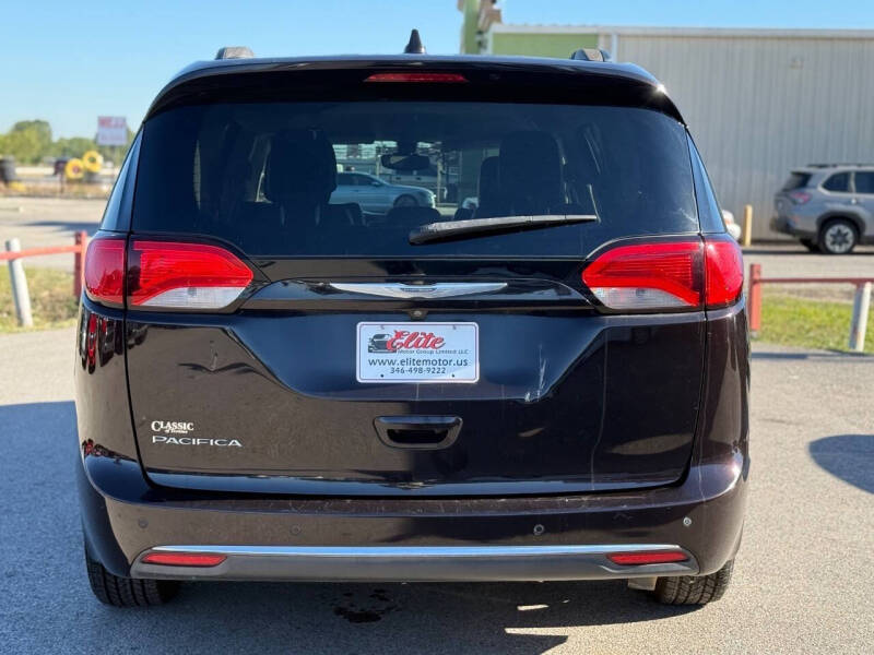 2017 Chrysler Pacifica Touring-L