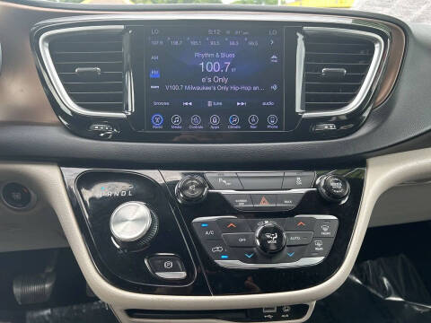 2017 Chrysler Pacifica Touring-L Plus