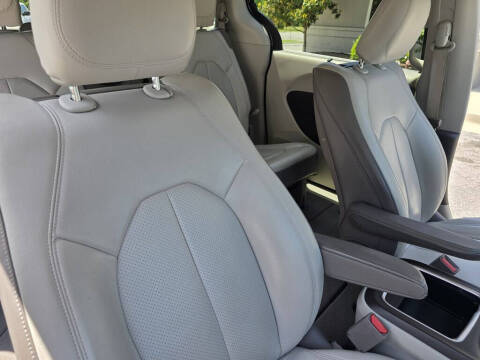 2017 Chrysler Pacifica Touring-L Plus