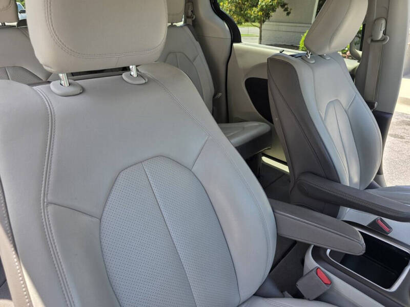 2017 Chrysler Pacifica Touring-L Plus