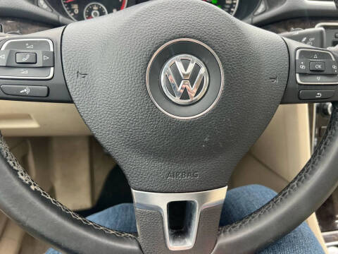 2015 Volkswagen Passat 1.8T SEL Premium