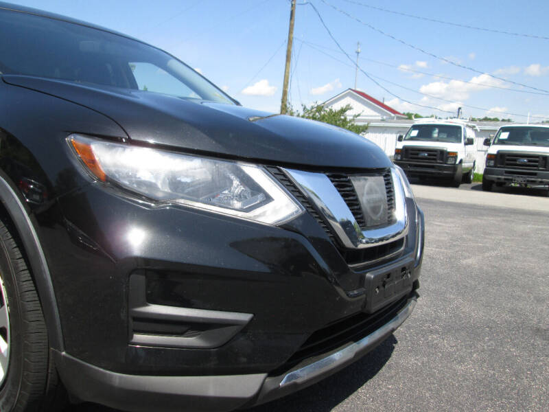 2017 Nissan Rogue S photo 2