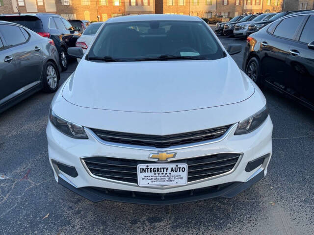 2018 Chevrolet Malibu for sale at INTEGRITY AUTO in Dothan, AL