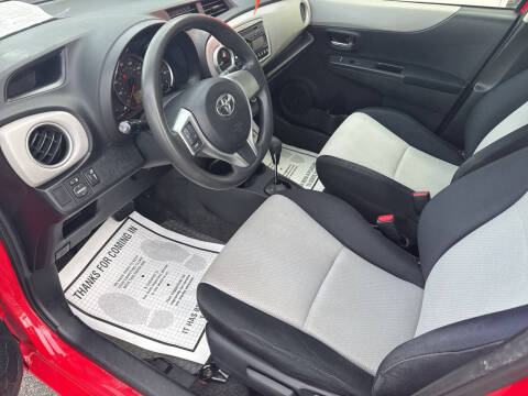 2013 Toyota Yaris 5-Door LE