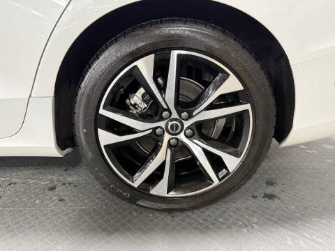 2024 Volvo S60 B5 Plus Dark Theme