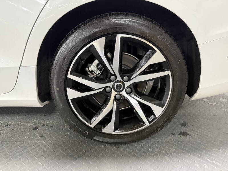 2024 Volvo S60 B5 Plus Dark Theme