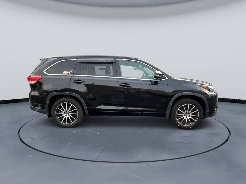 2017 Toyota Highlander SE