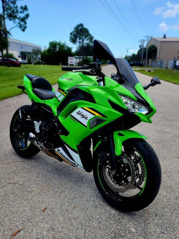 2025 Kawasaki EX650 ABS