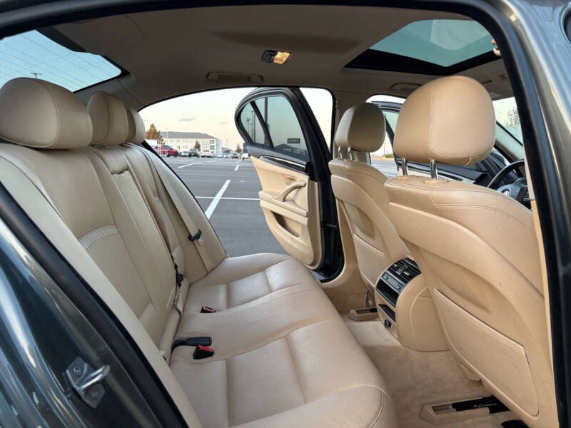 2015 BMW 5 Series 528i