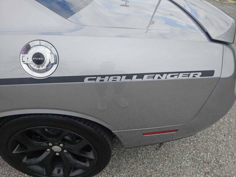 2015 Dodge Challenger SXT Plus