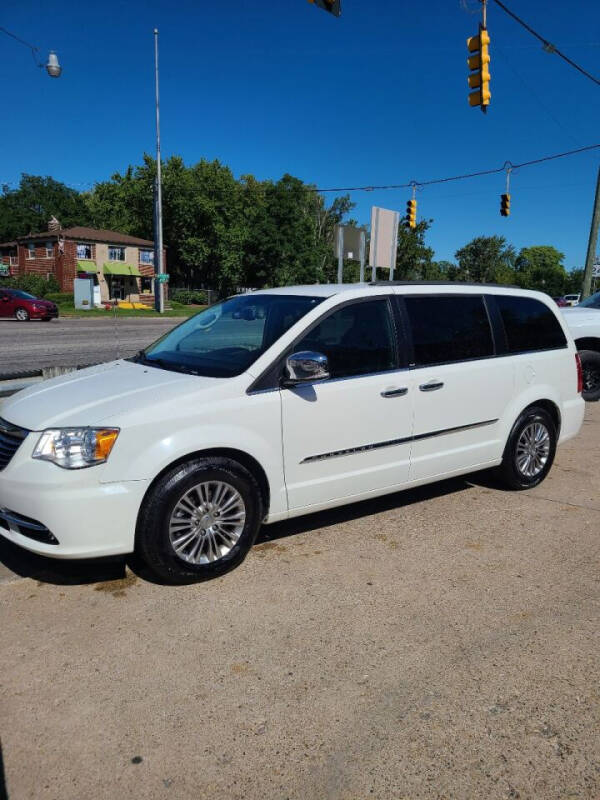 2013 Chrysler Town and Country for sale at Kevin Lapp Motors in Plymouth MI
