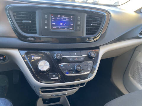 2017 Chrysler Pacifica LX
