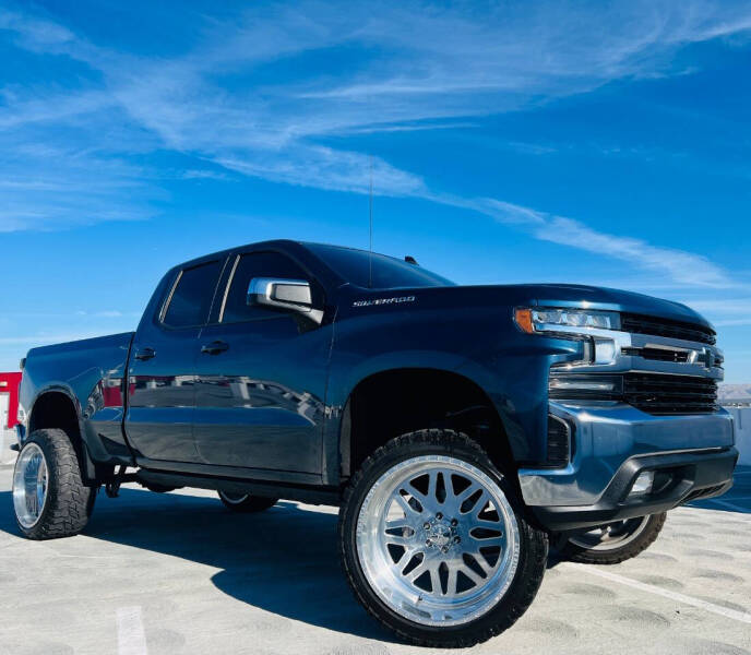 2019 Chevrolet Silverado 1500 LT photo 2