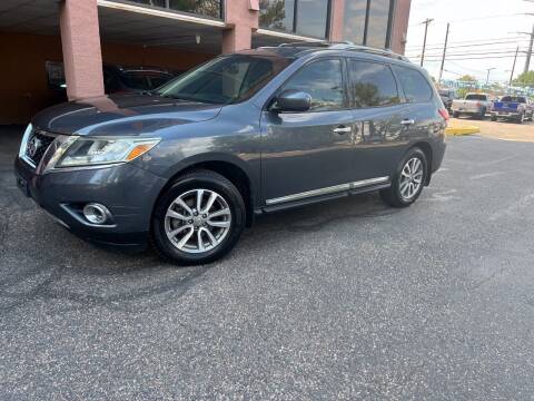 2013 Nissan Pathfinder for sale at AROUND THE WORLD AUTO SALES in Denver CO