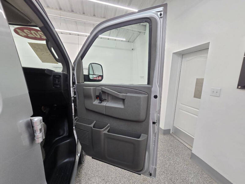 2024 Chevrolet Express 2500