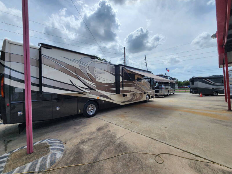 2011 Fleetwood RV Discovery 40X