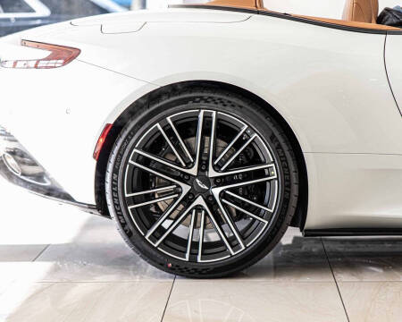 2025 Aston Martin DB12 Volante