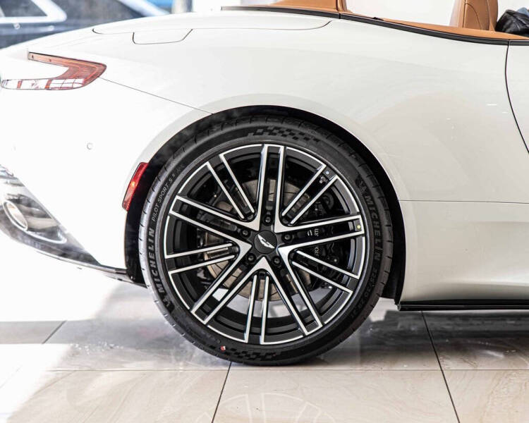 2025 Aston Martin DB12 Volante