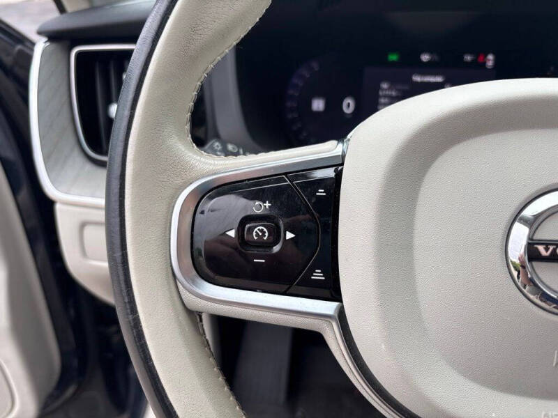 2024 Volvo XC60 B5 Plus Dark Theme