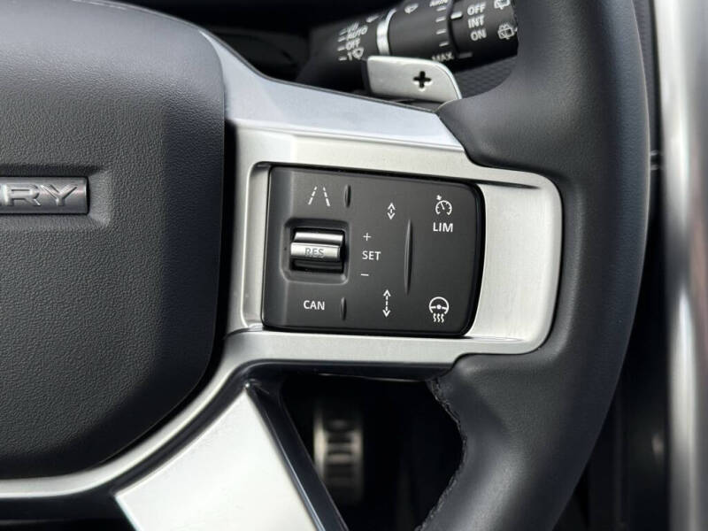 2025 Land Rover Discovery P300 Dynamic SE