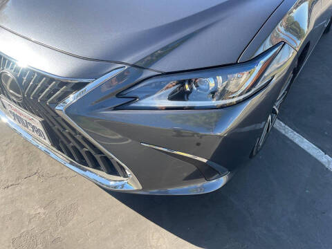 2025 Lexus ES 300h