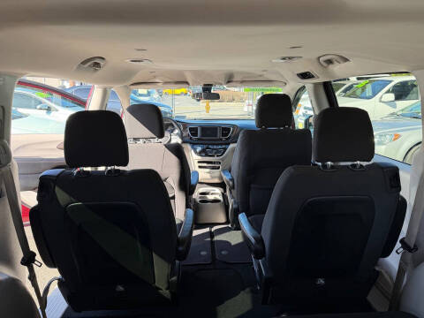 2018 Chrysler Pacifica LX