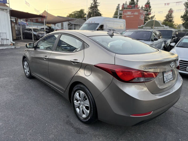 2016 Hyundai Elantra SE