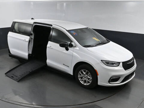 2024 Chrysler Pacifica Touring