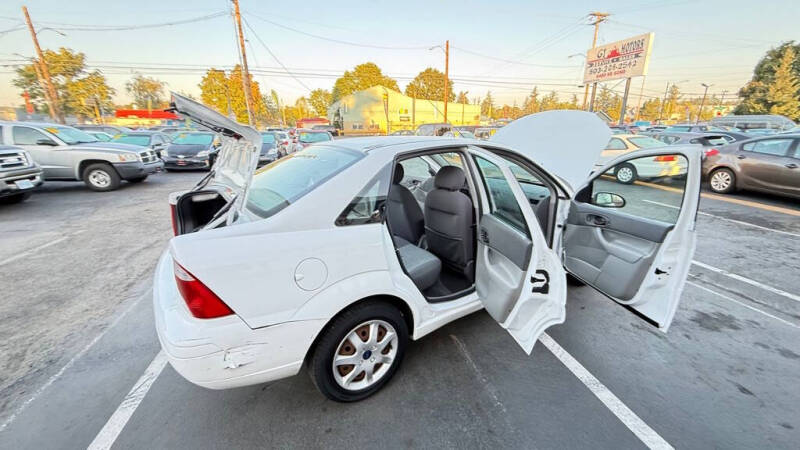 2005 Ford Focus ZX4 S